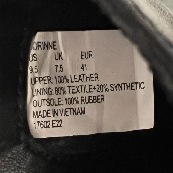 Ralph Lauren black women’s calfskin booties. - Picture 6 of 6